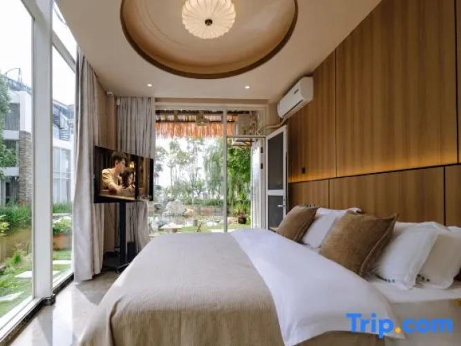 Standard Double room with lake view