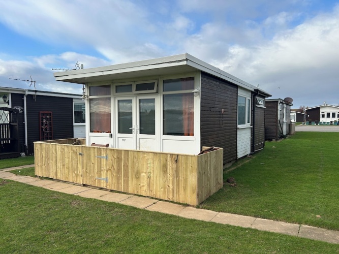 2 Bedrooms Chalet
