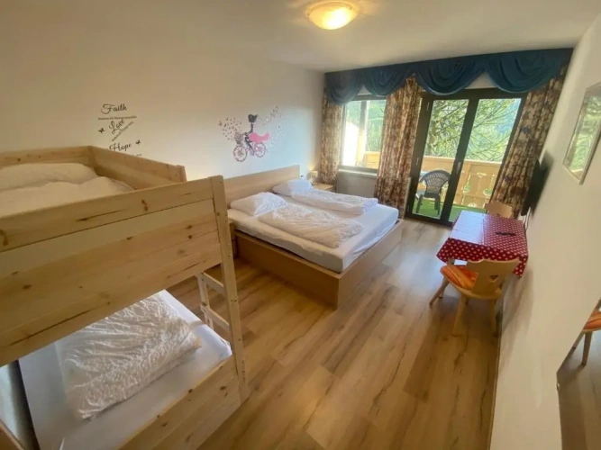 Standard Quadruple room with balcony