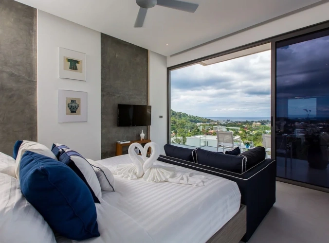 5 Bedrooms Villa