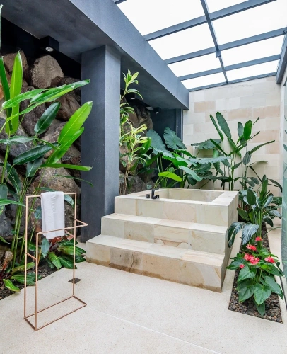 Luxury Quadruple room with balcony and with courtyard view