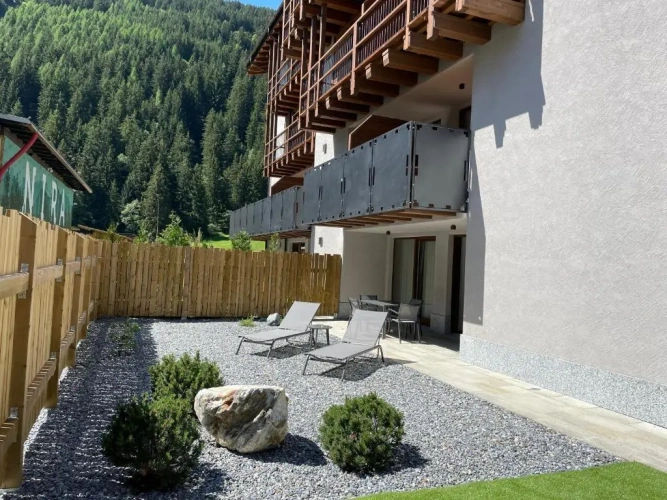 Apartment with garden view