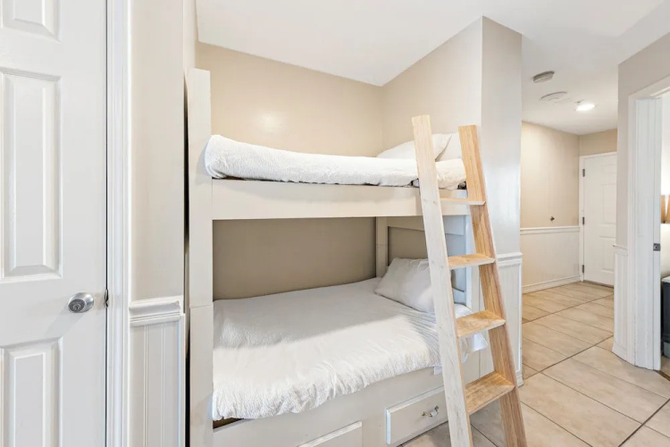 Royal Palms 1303