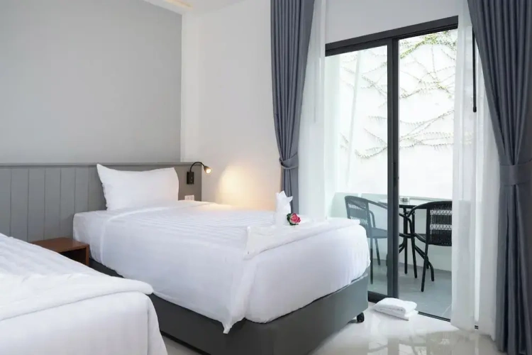 Deluxe Twin room with balcony