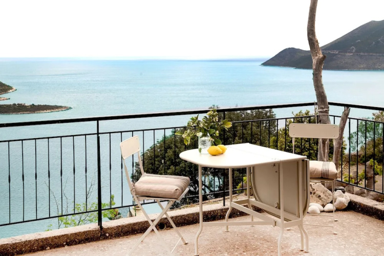 Unique Hideaway with Serene Panoramic views