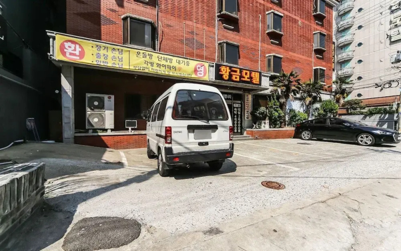 Busan Daeyeondong Hwanggeum