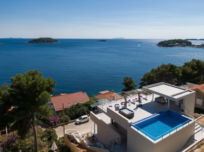 3 Bedrooms Villa