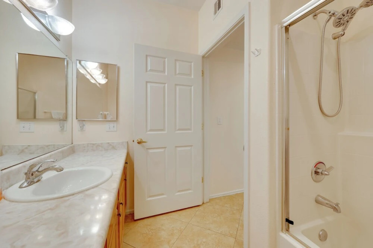 Communal Pool: Sunny First-floor Condo in Phoenix