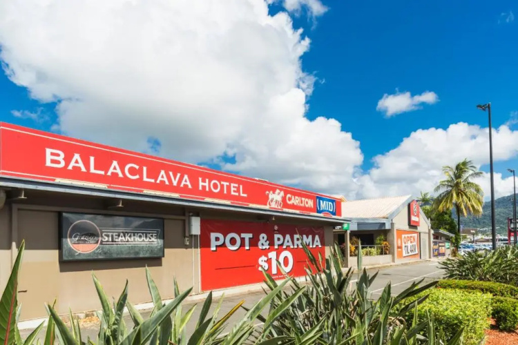 Nightcap at Balaclava Hotel