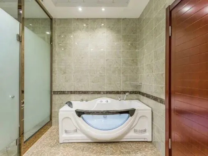 Peter International Hotel