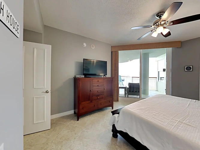 Standard room with balcony and with ocean view