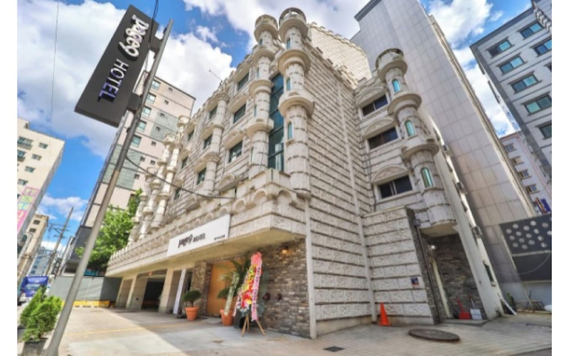 Page 9 Hotel