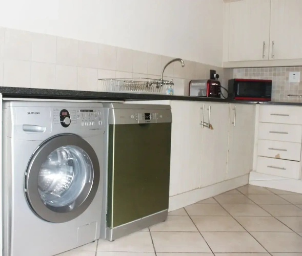 3 Bedrooms Apartment with garden view