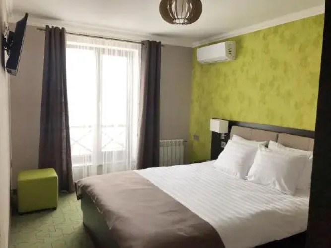 Mini-Hotel April