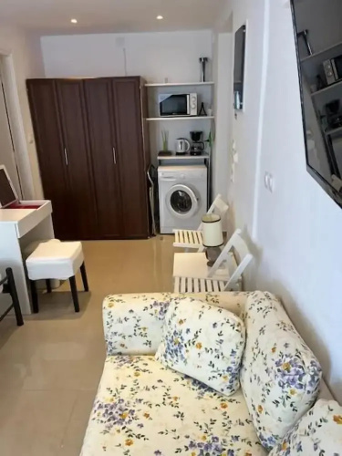 Naousa Center Living