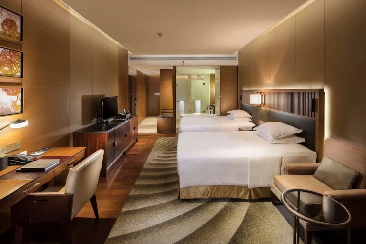 Executive Twin Club room with balcony