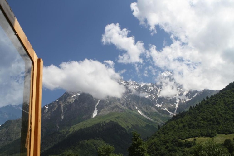 Standard Twin room with mountain view