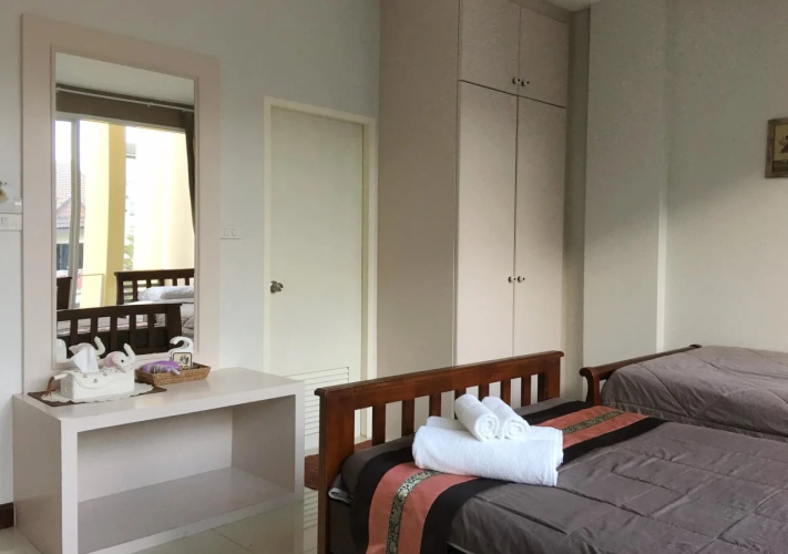 Egg Colony Hotel