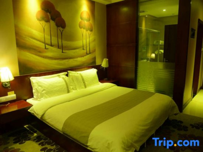 Qujing Youth Network Hotel