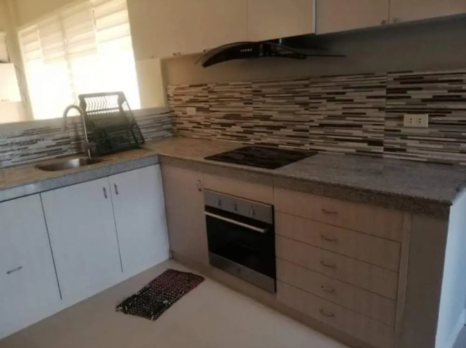Villa - Sleeps 10 - Communal Pool - Parking
