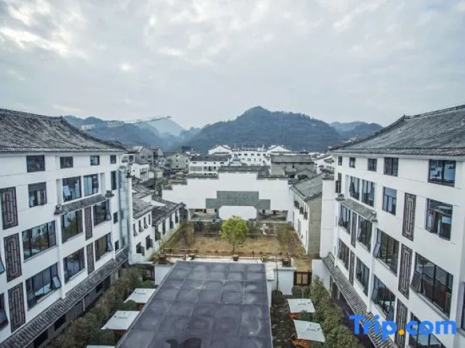 Manyue Select Holiday Hotel