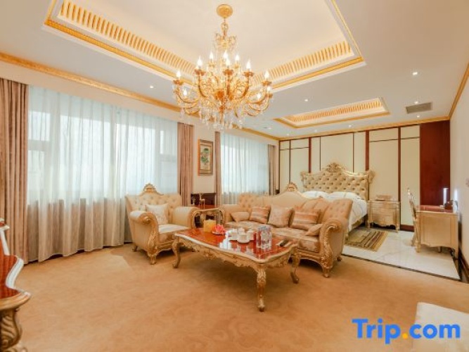 Deluxe Single Suite