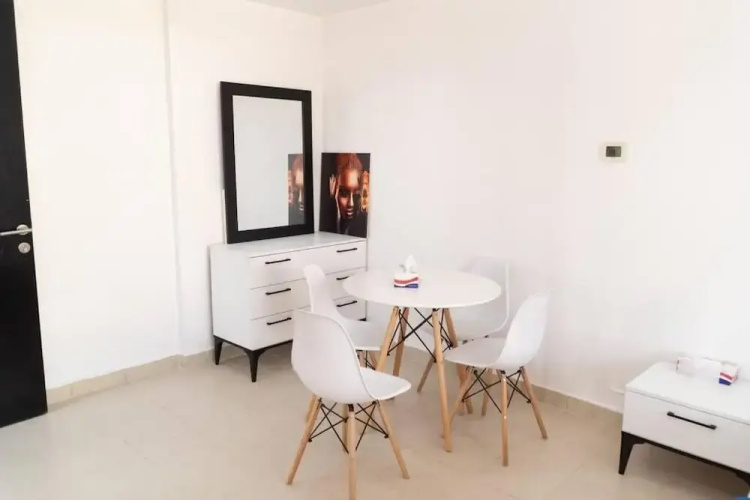 1BR Near Metro and Tramp