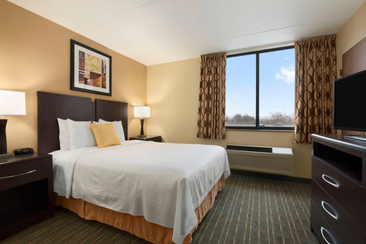 Days Hotel by Wyndham University Ave SE