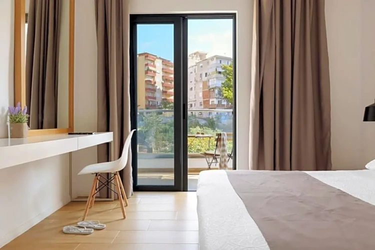 Deluxe Double room with balcony and with partial sea view