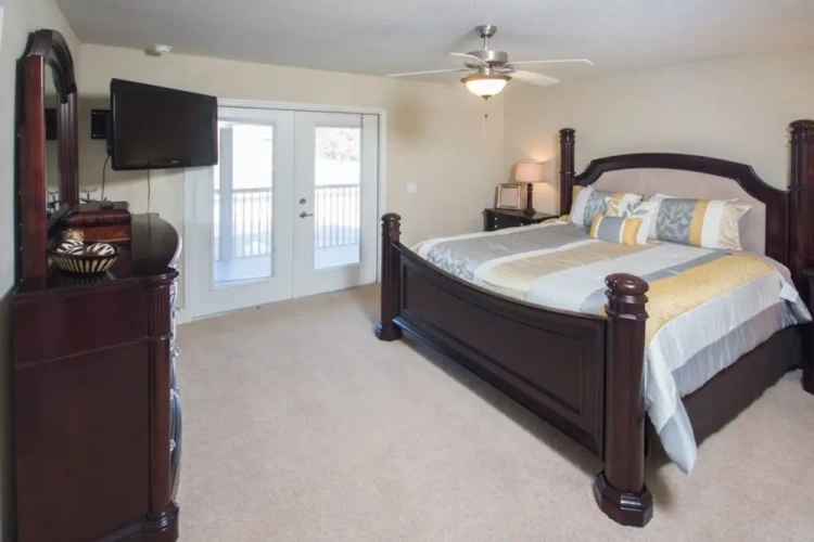 5 Bedrooms Cottage