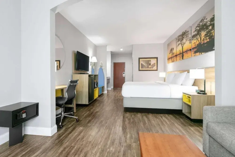 Days Inn & Suites - Cabot