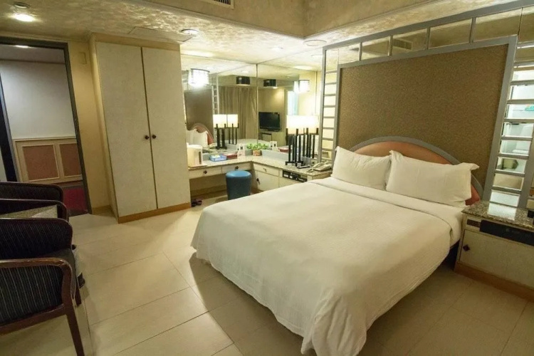 Katherine Plaza Hotel