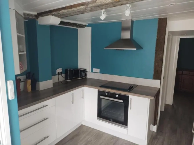 4 Bedrooms Cottage