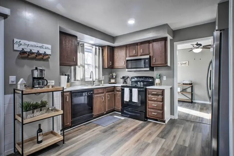Family-friendly Springfield Home w/ Yard!