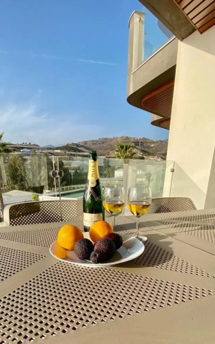 Nuevo y Moderno apartamento con piscina