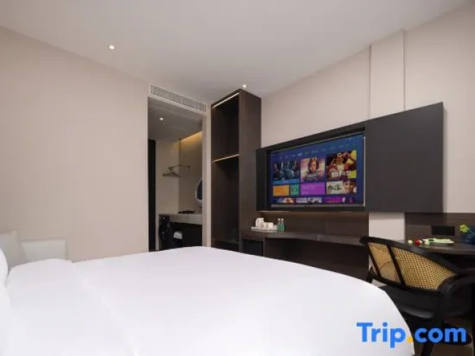 Standard Double room with street view