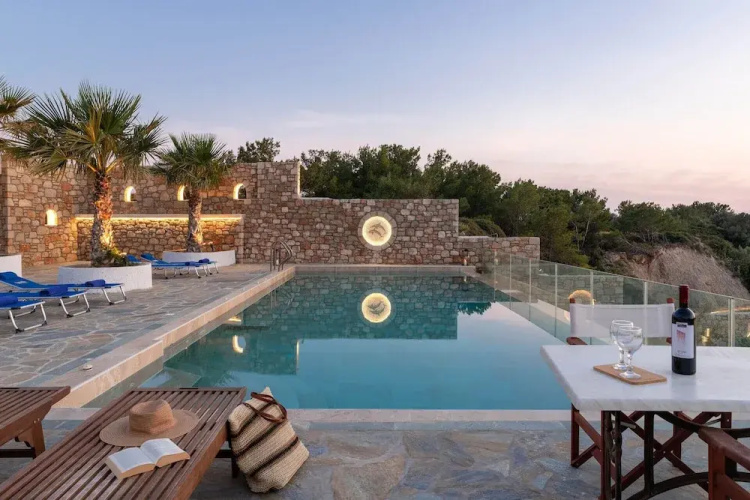 Arte Pefki Beachfront Suites