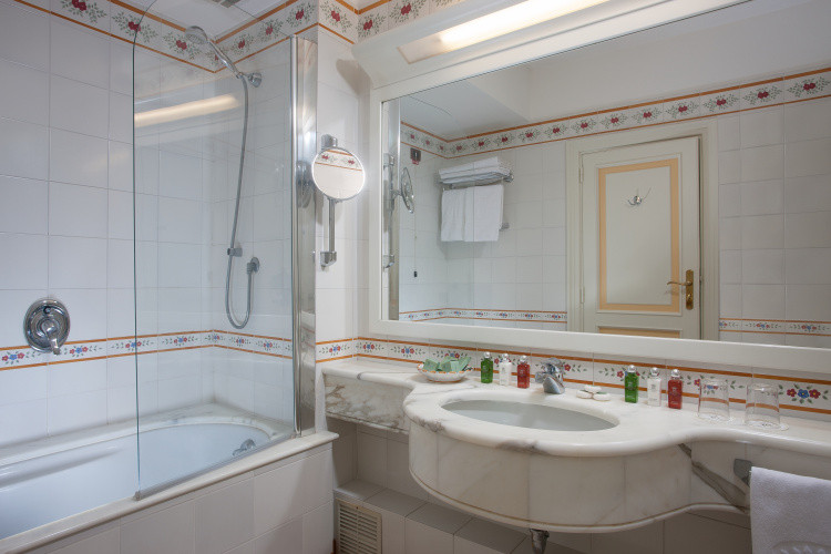Grand Hotel Royal photo 26