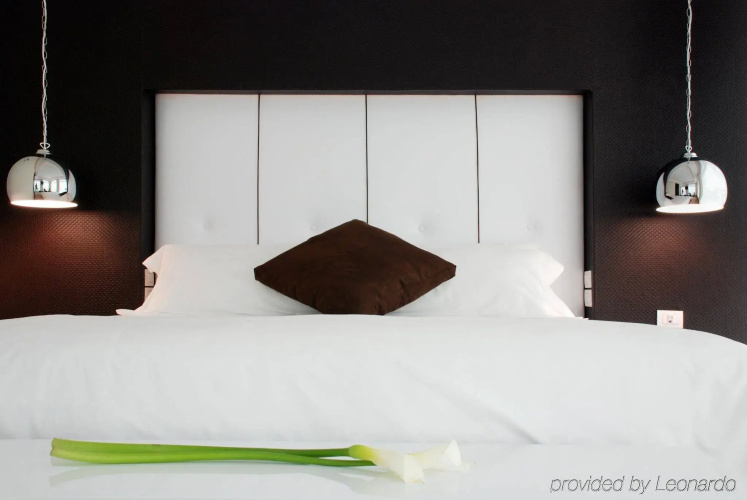 Le Parc Hotel, Beyond Stars