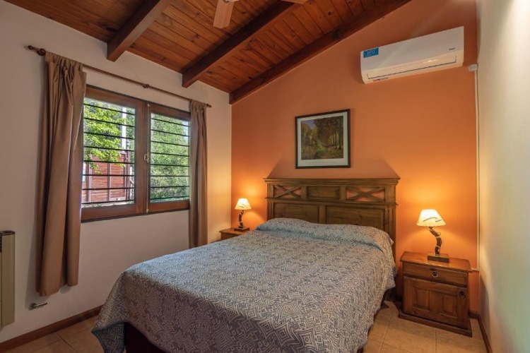 2 Bedrooms Bungalow
