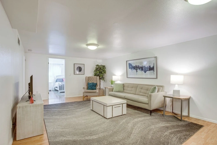 2 Bedrooms Apartment