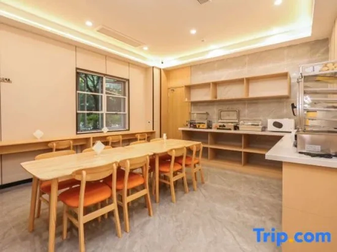Qingmu Hotel (Wuhu Baoneng Ruicheng)