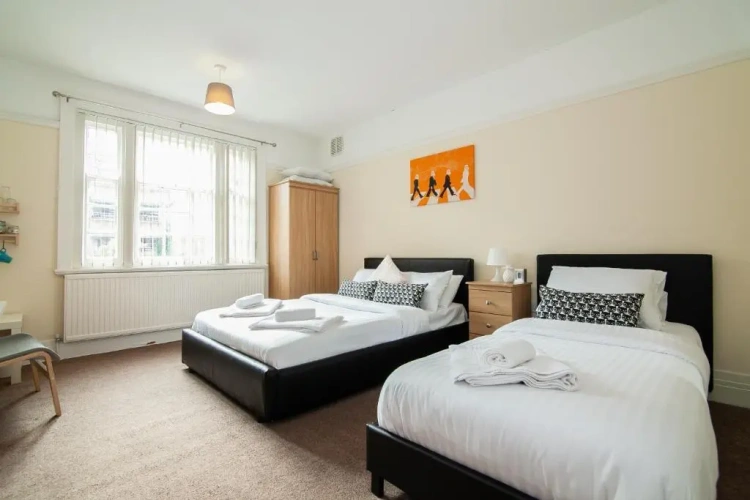 Standard Triple room