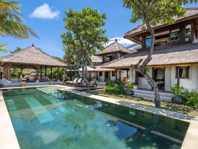 5 Bedrooms Double Villa