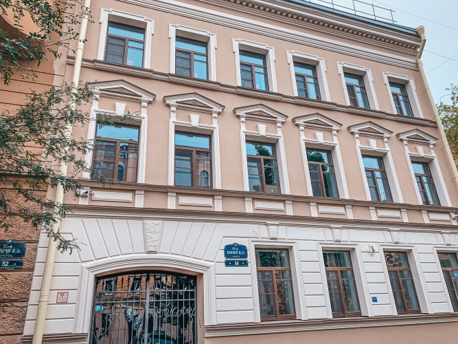 За кулисами