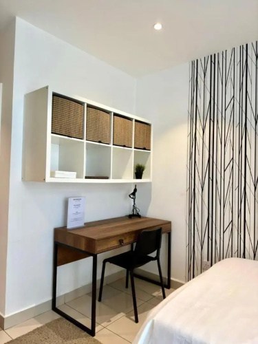 A007 Embassy Gardens Studio Apartm
