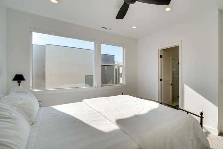 3 Bedrooms Apartment