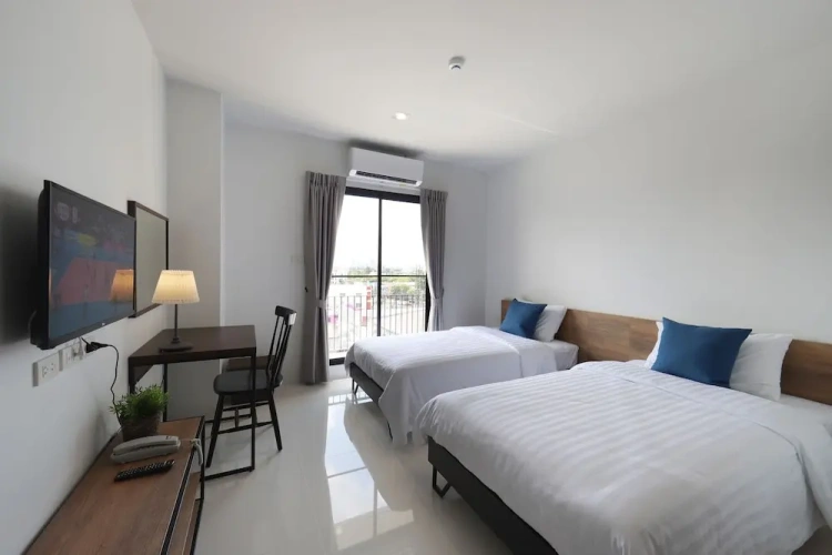 Standard Twin room with balcony