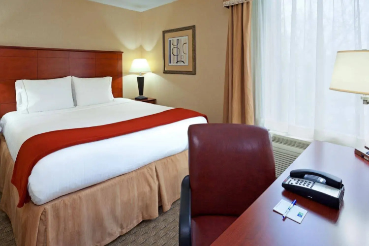 Holiday Inn Express Ramsey-Mahwah by IHG