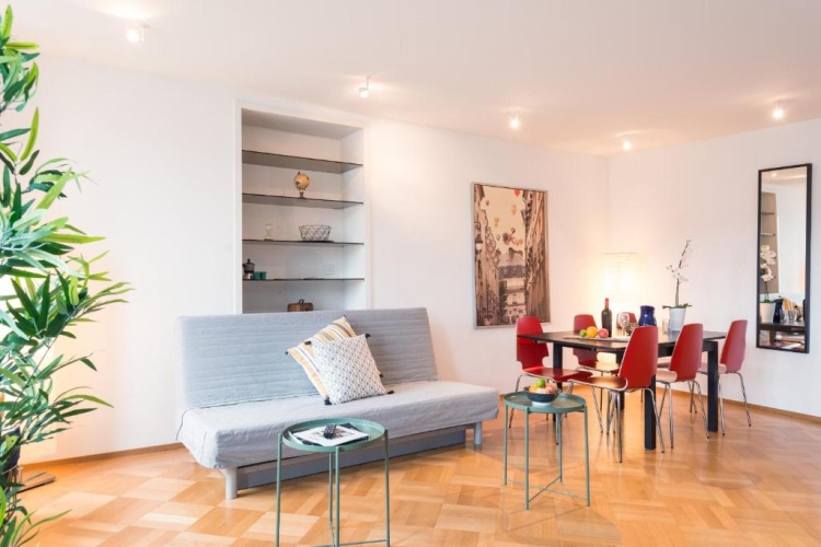 1 Bedroom Apartment with lake view